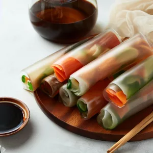 Rollitos de verduras al vapor con salsa de soja