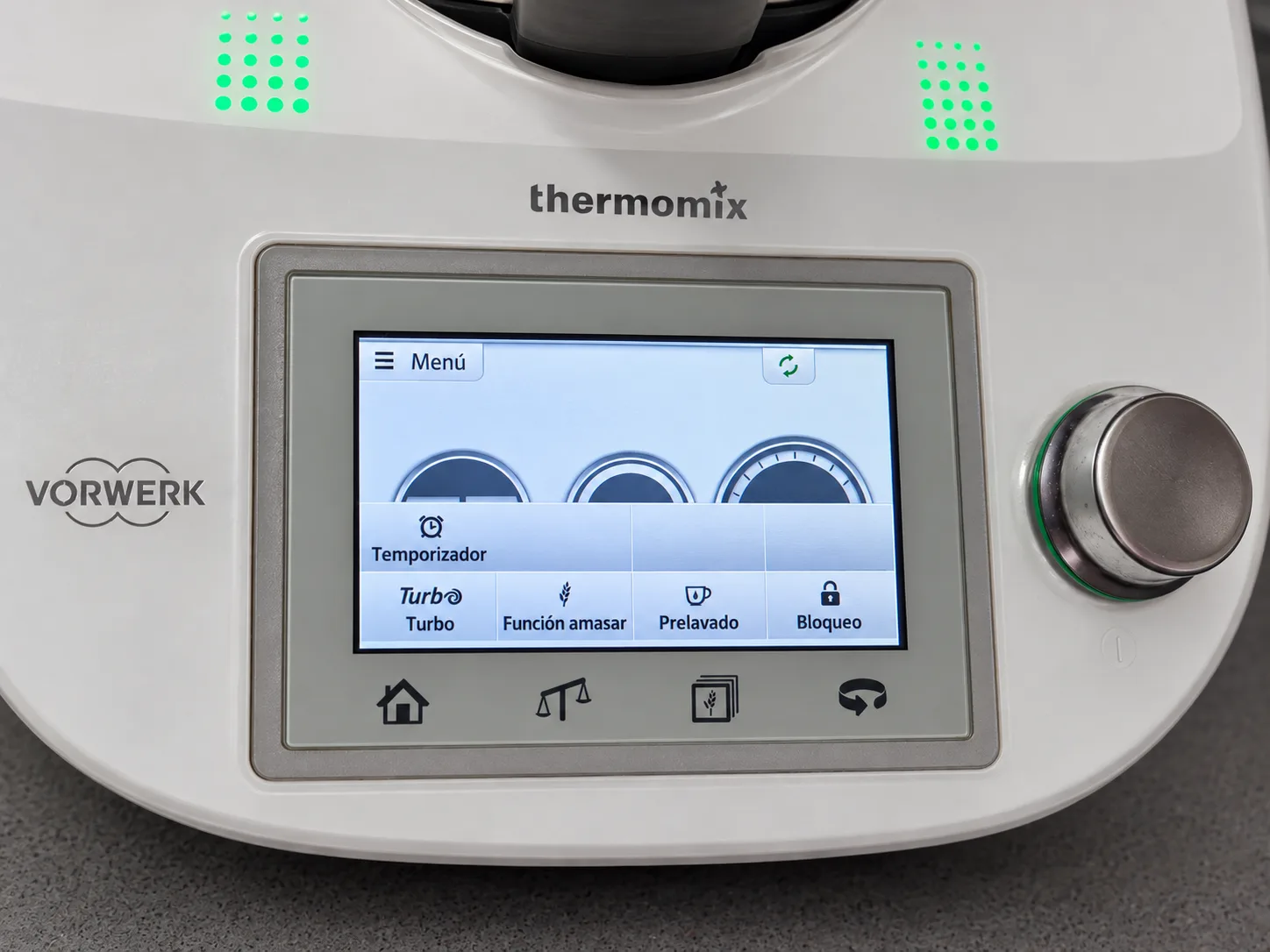 Panel de una Thermomix TM5 con la opción Prelavado visible en el menú de la pantalla